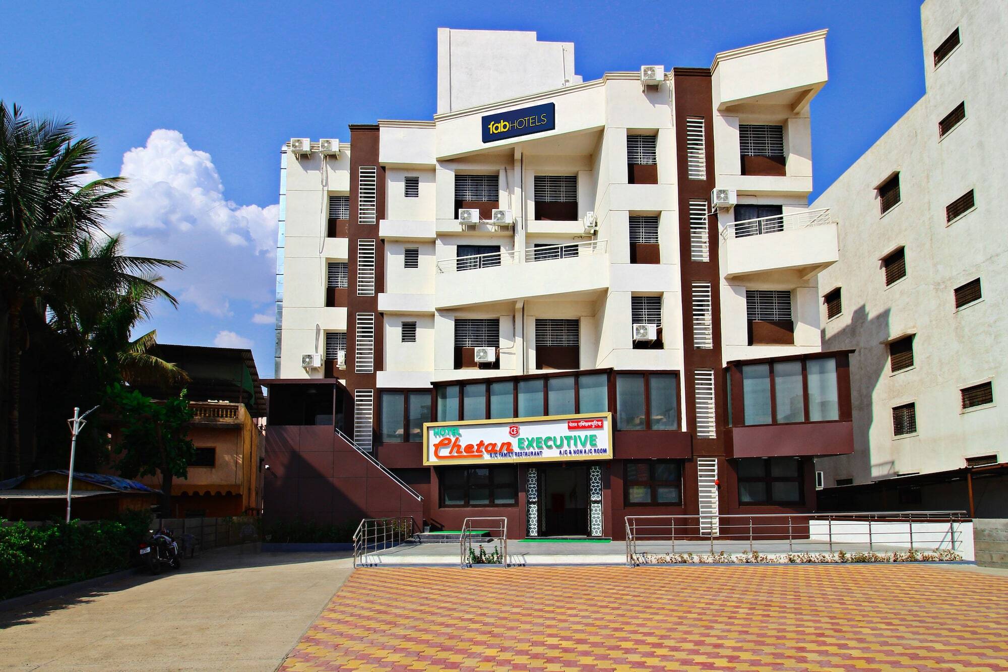 Fabhotel Chetan Executive Hadapsar Phursungi Exteriör bild
